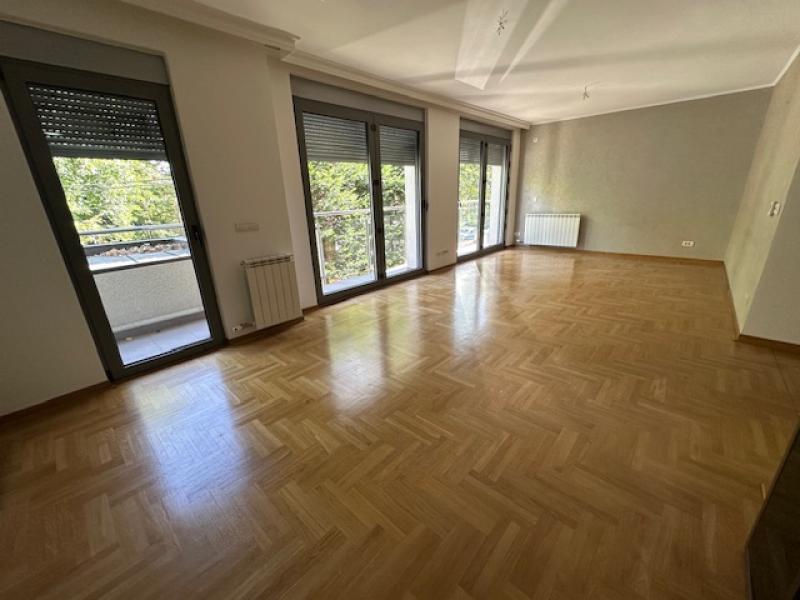 Dedinje-Četvorosoban-Sime Lukina Lazića ID#2790 1.600 €