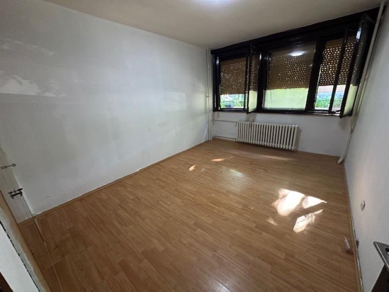 Novi Beograd-Blok 11c - ,Palmira Toljatija-0