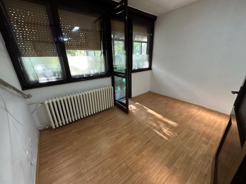 Novi Beograd-Blok 11c - ,Palmira Toljatija-4