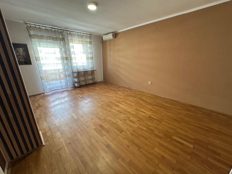 Novi Sad-Grbavica - ,Lasla Gala-2